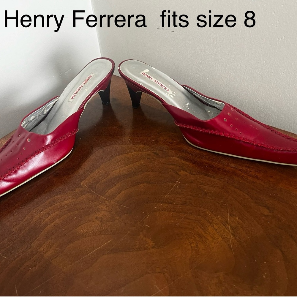 Size 8, worn 1x…wear/tear can be covered up if you’re savvy!